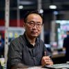 番号吧主编陈志远，专注番号数据库建设与内容审核工作10年，表情专注认真