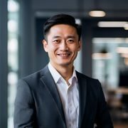 番号吧创始人陈维的职业形象照，一位三十多岁的男性，穿着简洁商务休闲装，面带自信微笑，背景是现代化办公室